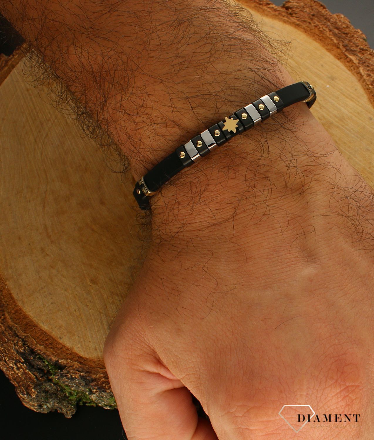 Bransoletka męska Nomination City z różą wiatrów 028815 014.Czerń pasuje do każdego koloru, tak więc bransoletka jest poprzez swój kolor uniwersalna i bardzo praktyczna (3).jpg